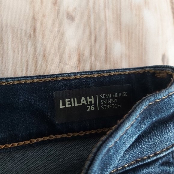 Ankle cut mid rise skinny jean - Picture 2 of 3